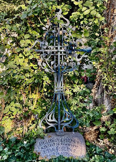Das Grab von Helmut Fischer am Bogenhauser Friedhof. Das Grab von Helmut Fischer am Bogenhauser Friedhof.