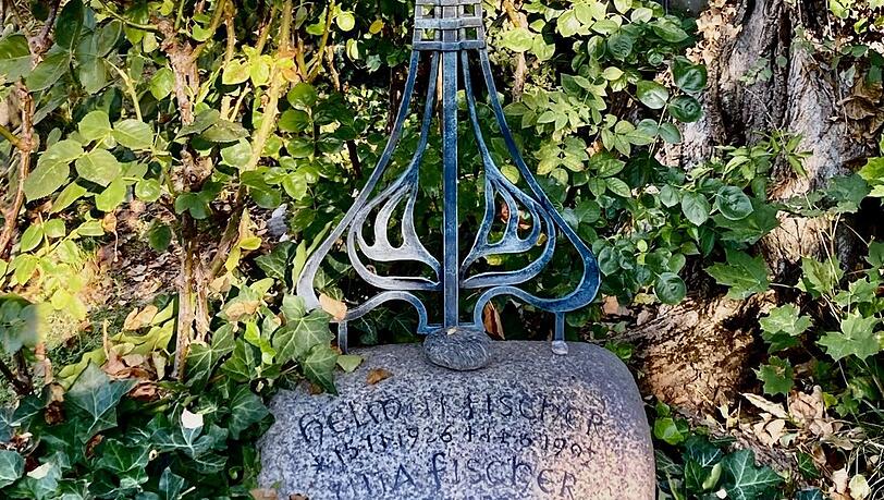 Das Grab von Helmut Fischer am Bogenhauser Friedhof. Das Grab von Helmut Fischer am Bogenhauser Friedhof.