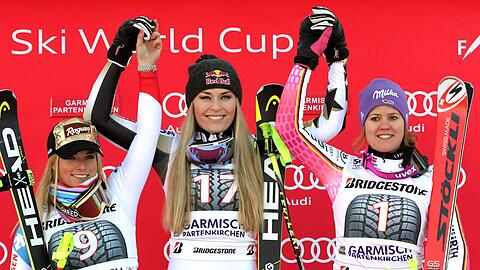 Viktoria Rebensburg (r) traut Lindsey Vonn (M) Großes zu.
