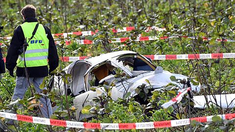 Bei Flugzeugabstürzen in Deutschland rücken Experten Bundesstelle für Flugunfall-Untersuchung (BFU) aus. (Archivbild)