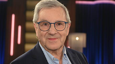 Jan Hofer ist als seriöser Nachrichtensprecher bekannt. Doch der 75-Jährige macht nun eine überraschende Enthüllung.