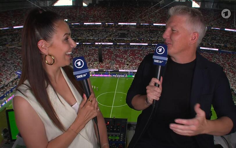 Auch beim WM-Halbfinale präsentierten sich Esther Sedlaczek und Bastian Schweinsteiger in Top-Form. Auch beim WM-Halbfinale präsentierten sich Esther Sedlaczek und Bastian Schweinsteiger in Top-Form.