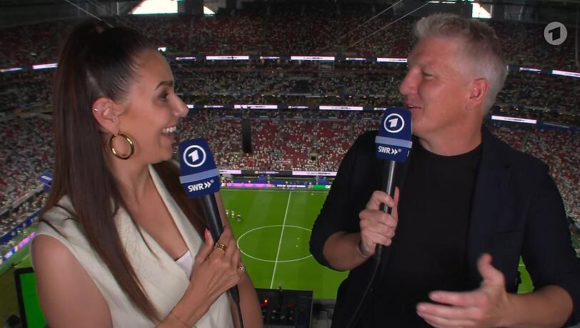 Auch beim WM-Halbfinale präsentierten sich Esther Sedlaczek und Bastian Schweinsteiger in Top-Form. Auch beim WM-Halbfinale präsentierten sich Esther Sedlaczek und Bastian Schweinsteiger in Top-Form.