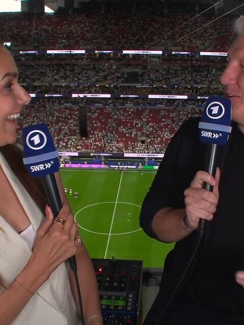 Auch beim WM-Halbfinale pr&auml;sentierten sich Esther Sedlaczek und Bastian Schweinsteiger in Top-Form.