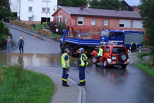 Gesperrte und überflutete Straßen, nasse Keller &ndash; die Nacht zum Freitag war für die Schnaittacher und die Helfer kein Vergnügen.