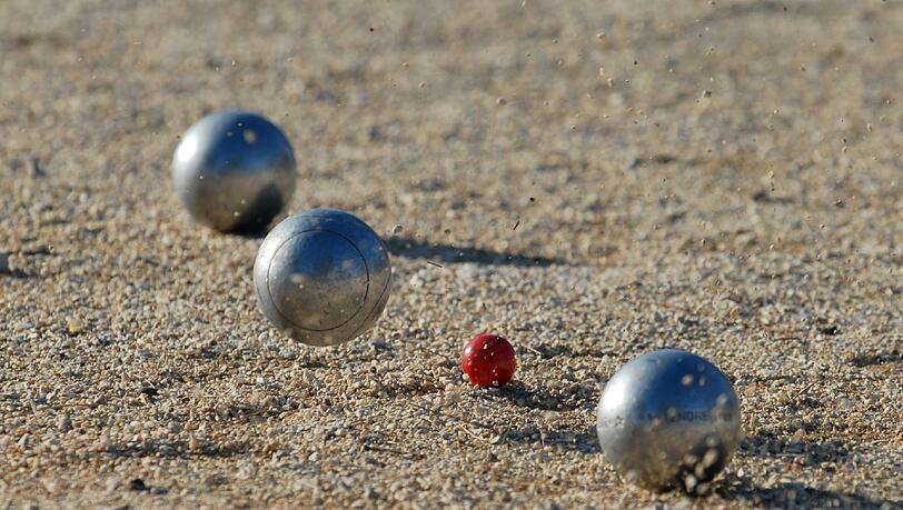 "Boule ist ein sehr sozialer Sport": Im Münchner Hofgarten ist die Basis des "Pétanque Munichoise e.V.". "Boule ist ein sehr sozialer Sport": Im Münchner Hofgarten ist die Basis des "Pétanque Munichoise e.V.".