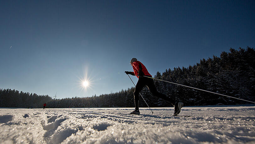 Schnee und Sonne – für Ski-Langläufer, hier bei Alfeld, eine angenehme Kombination. Schnee und Sonne – für Ski-Langläufer, hier bei Alfeld, eine angenehme Kombination.