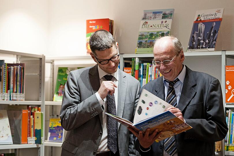 Die neue Bücherei in Waldtrudering ist hell und groß: Damit hier bald noch mehr Leute Bücher und Co. ausleihen können.