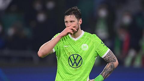 Wolfsburgs Wout Weghorst zeigt sich nach einer verpassten Torchance verschnupft.