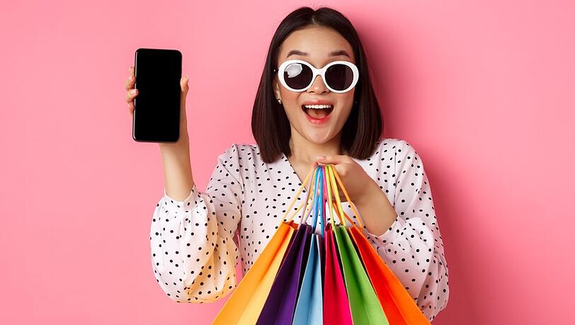 Viele Verbraucherinnen und Verbraucher dürften im Rahmen des Black Friday wieder auf Schnäppchenjagd gehen.