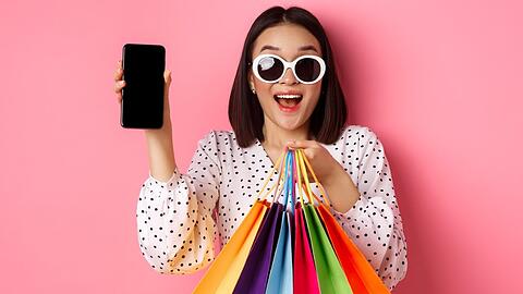 Viele Verbraucherinnen und Verbraucher dürften im Rahmen des Black Friday wieder auf Schnäppchenjagd gehen.