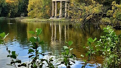So idyllisch ist der Herbst im Nymphenburger Schlosspark.