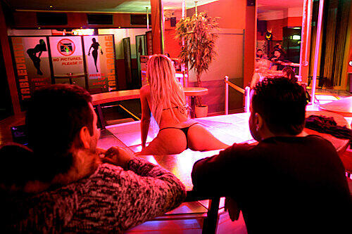 Prostitution ist in der Innenstadt zwar verboten. Nirgendwo sonst in München ist die Dichte an Animierlokalen (hier: Sexyland) so hoch,...