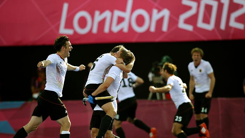 Im Halbfinale gegen Weltmeister Australien schießen sich die deutschen Hockey-Herren mit einem 4:2 (1:1) ins Finale. Im Halbfinale gegen Weltmeister Australien schießen sich die deutschen Hockey-Herren mit einem 4:2 (1:1) ins Finale.