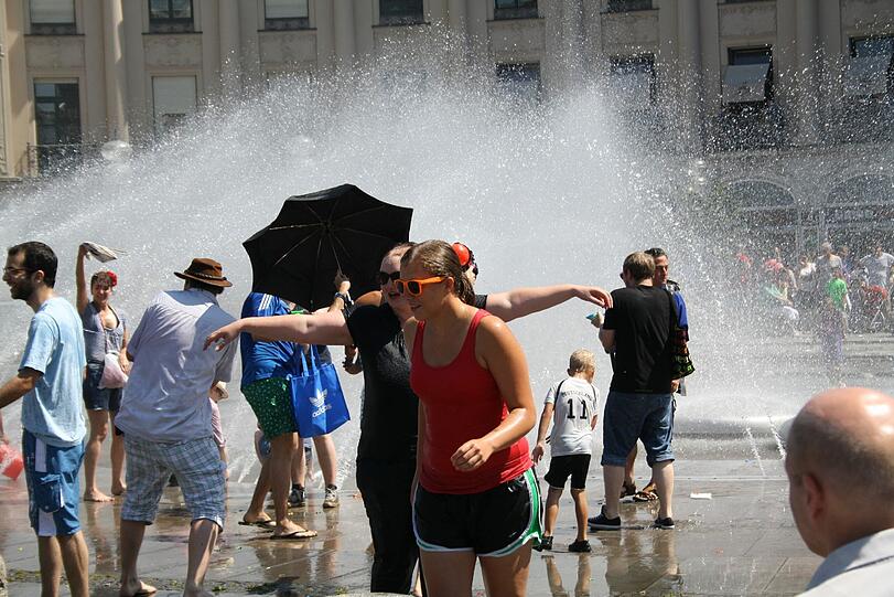 Wasserschlacht am Stachus. Die Bilder.