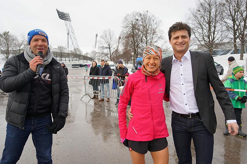 1.100 Läufer nahmen am Samstagvormittag am Winterlauf im Olympiapark in München teil. Hier gibt's die Bilder.