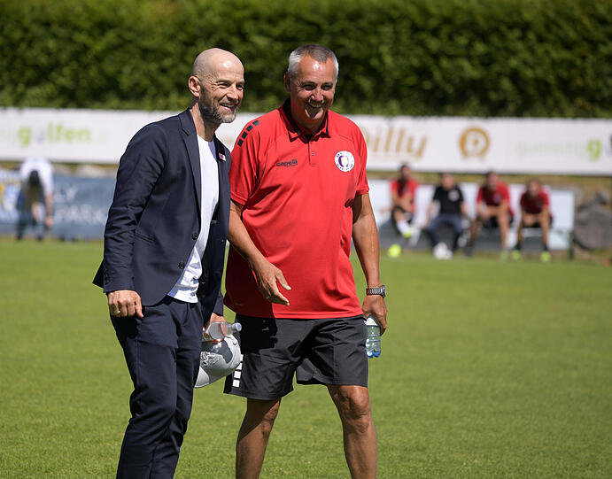 Günther Gorenzel (l.) und Peter Pacult im Austria-Trainingslager 2021 beim Testspiel gegen den TSV 1860.
