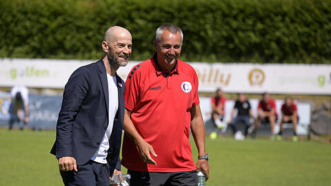Günther Gorenzel (l.) und Peter Pacult im Austria-Trainingslager 2021 beim Testspiel gegen den TSV 1860.