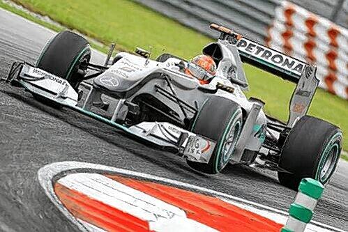 Michael Schumacher hofft, bald wieder konkurrenzfähiger zu sein.