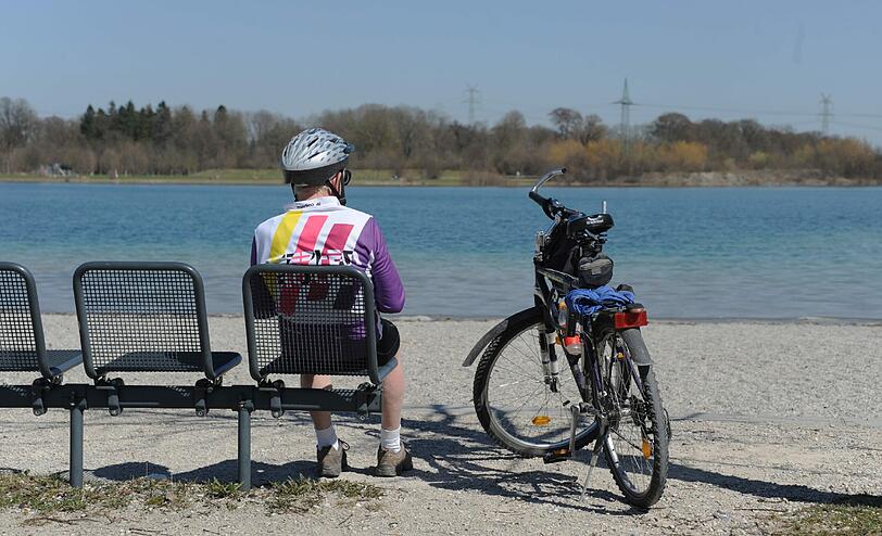 Auch am Langwieder See steht dem Badevergnügen nichts im Wege.