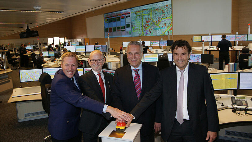 Kommunalreferent Axel Markwardt. Innenminister Joachim Herrmann und Kreisverwaltungsreferent Thomas Böhle.