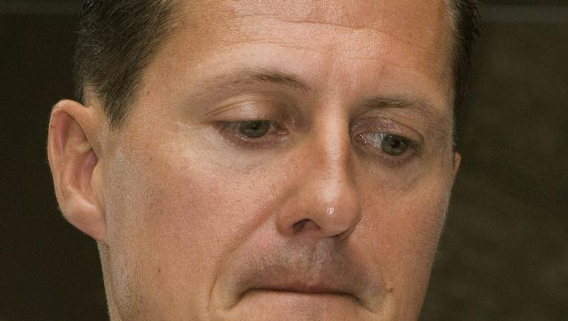 Michael Schumacher hat die Pressekonferenz sichtlich mitgenommen. Michael Schumacher hat die Pressekonferenz sichtlich mitgenommen.