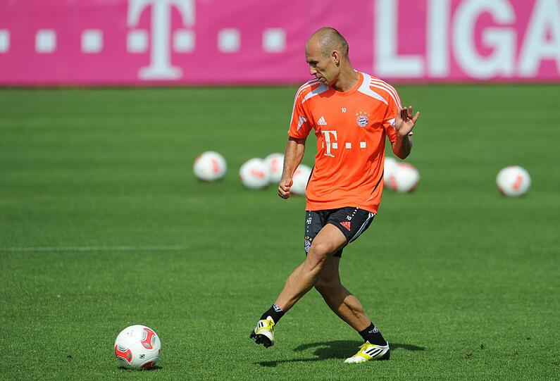 Wann kommt Martinez? Kommt er überhaupt? Die Gerüchte lassen die Bayern-Spieler kalt. Jetzt ist erstmal Training in der Sommer-Hitze angesagt. Die aktuellen Bilder von der Säbener.