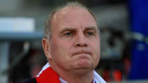„Ich glaube, dass nach dieser EM auch Jogi Löw sein Verhalten gegenüber den Spielern dringend überdenken muss. Nur wenn die Profis etwas härter angefasst werden, kann der Bundestrainer auch die letzten fünf Prozent aus ihnen herauskitzeln“, sagt Uli Hoeneß, Präsident des FC Bayern. „Ich glaube, dass nach dieser EM auch Jogi Löw sein Verhalten gegenüber den Spielern dringend überdenken muss. Nur wenn die Profis etwas härter angefasst werden, kann der Bundestrainer auch die letzten fünf Prozent aus ihnen herauskitzeln“, sagt Uli Hoeneß, Präsident des FC Bayern.