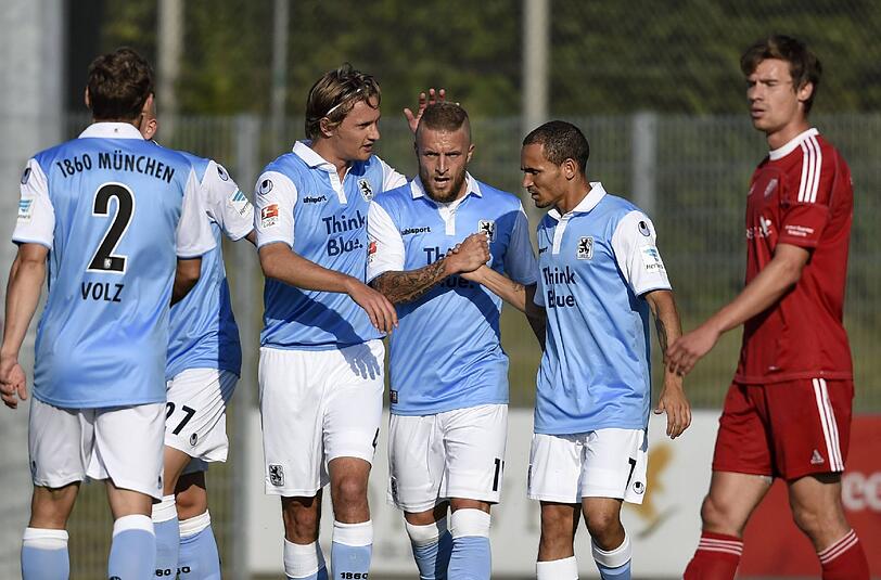 Zufriedene Gesichter: Die Löwen schlagen den SV Heimstetten mit 3:0.