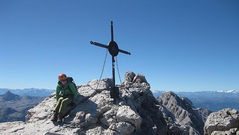 Glücklich an der Mittelspitze angelangt, mit 2713 Metern der höchste Punkt der Berchtesgadener Alpen. Glücklich an der Mittelspitze angelangt, mit 2713 Metern der höchste Punkt der Berchtesgadener Alpen.