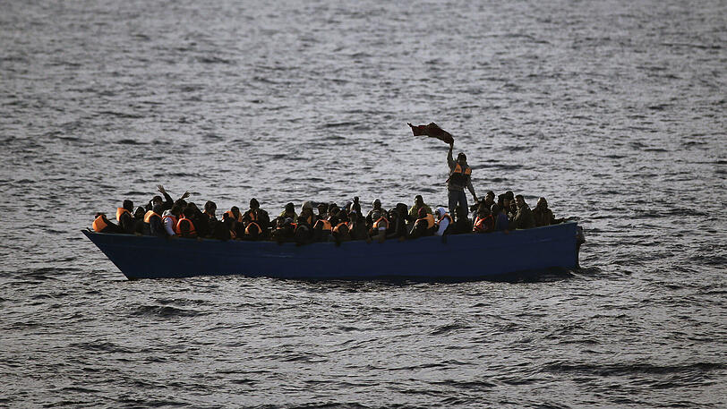 Bootsflüchtlinge Anfang Februar auf dem Mittelmeer. Die fortgesetzte Flüchtlingskrise stellt die EU vor große Herausforderungen.