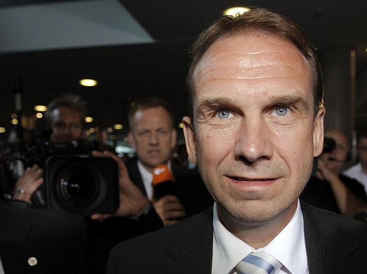 Gequältes Lächeln: Thüringens Ministerpräsident Althaus