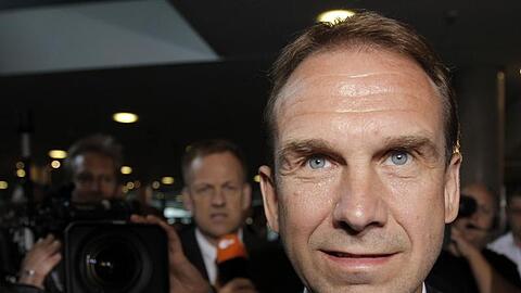 Gequältes Lächeln: Thüringens Ministerpräsident Althaus