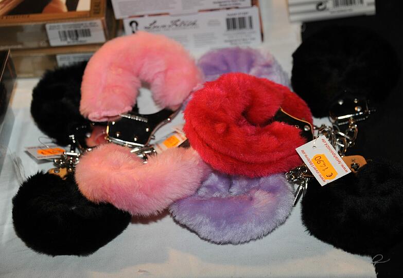 Sex-Toys für jeden Geschmack auf der Erotikmesse "Eros und Amore" in München.