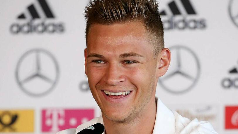 Joshua Kimmich bei einer Pressekonferenz der deutschen Nationalmannschaft Joshua Kimmich bei einer Pressekonferenz der deutschen Nationalmannschaft