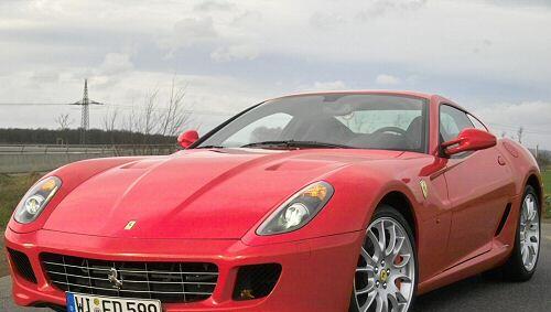 Ein Ferrari - davon träumen nicht nur Männer. In Traunreut bestellte sich jetzt ein 12-Jähriger einen der Flitzer im Internet. Ein Ferrari - davon träumen nicht nur Männer. In Traunreut bestellte sich jetzt ein 12-Jähriger einen der Flitzer im Internet.