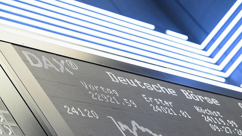 Viele Menschen legen Geld an der Börse an, besonders beliebt: börsengehandelte Indexfonds, sogenannte ETFs. (Symbolbild) Viele Menschen legen Geld an der Börse an, besonders beliebt: börsengehandelte Indexfonds, sogenannte ETFs. (Symbolbild)