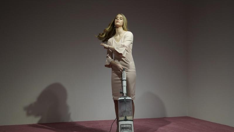 "Ivanka Vacuuming 2019" von Jennifer Rubell in der Flashpoint Gallery in Washington. "Ivanka Vacuuming 2019" von Jennifer Rubell in der Flashpoint Gallery in Washington.