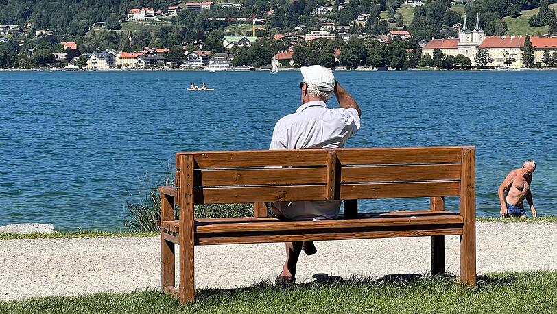 Ob in Gmund, Tegernsee, Bad Wiessee oder Rottach Egern: Einfach mal Platz am Wasser nehmen und zur Ruhe kommen. Wem das zu langweilig erscheint, macht eine Schifferlfahrt, besucht das Museum oder lässt sich mit der Bahn weiter durch den Freistaat kutschieren.