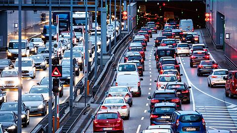 Im Schnitt verbringt der Münchner Pendler täglich 39,06 Minuten im Berufsverkehr.