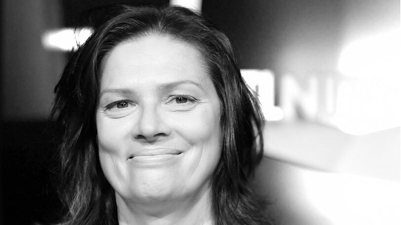 Stefanie Tücking (56): Die Radio- und Fernsehmoderatorin wurde vor allem durch die Kult-ARD-Sendung "Formel 1" einem größeren Publikum bekannt. Am 1. Dezember starb sie völlig überraschend in Baden-Baden.