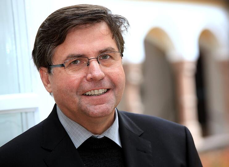 Freisinger Domrektor Rainer Boeck: &bdquo;Als Seelsorger teile ich die Sorgen der Menschen, die durch den Bau ihre Heimat einbüßen würden. Ich bin gegen die Startbahn, nicht, weil ich gegen Wachstum bin. Aber heute weiß jedes Kind: Wachstum braucht das rechte Maß. Die Wirtschaft hat den Menschen zu dienen. Nicht umgekehrt. Und ich bin auch dagegen, weil das Projekt das kulturelle und geistliche Leben am Domberg ernstlich bedroht.&ldquo;
