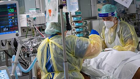 Im Rechts der Isar werden derzeit viele Corona-Patienten betreut. Doch viele liegen hier mit einer anderen Haupterkrankung.