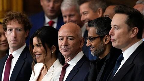 Tech-Bosse bei der Amtseinführung von Donald Trump: Mark Zuckerberg (l.), Jeff Bezos (m.), Sundar Pichai (2.v.r.) und Elon Musk (r.)