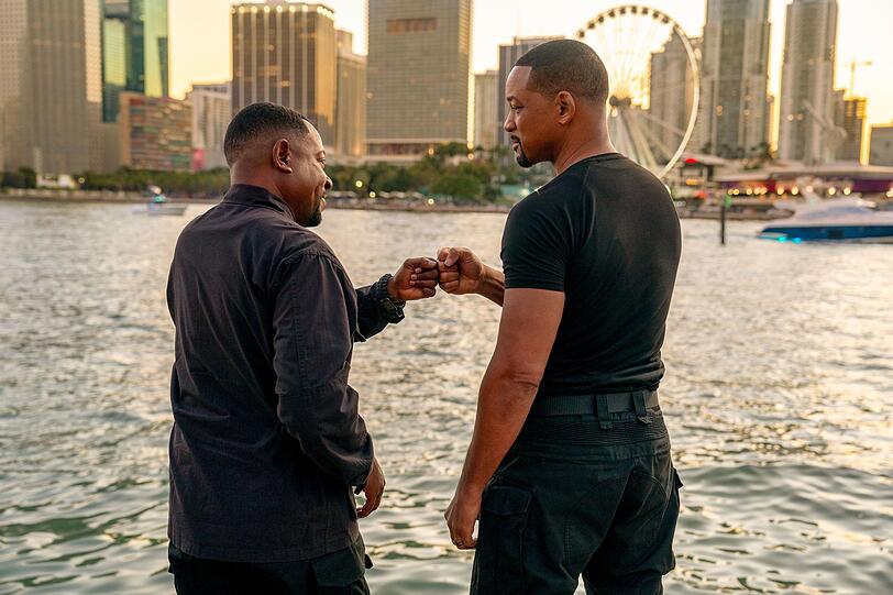 Normalerweise jagen Marcus (Martin Lawrence, links) und Mike (Will Smith) die bösen Buben, in "Bad Boys: Ride or Die" sind sie plötzlich selbst auf der Flucht vor der Polizei. Normalerweise jagen Marcus (Martin Lawrence, links) und Mike (Will Smith) die bösen Buben, in "Bad Boys: Ride or Die" sind sie plötzlich selbst auf der Flucht vor der Polizei.