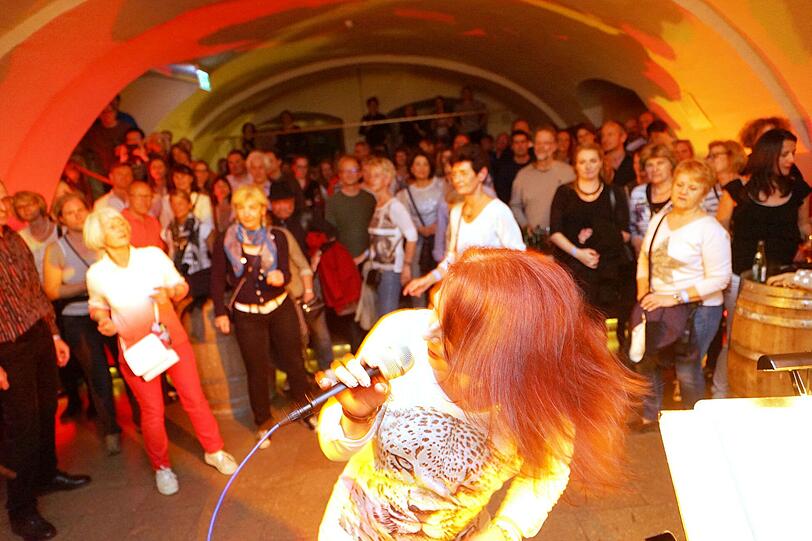Die 17. Lange Nacht der Musik: Musik und Tanz in 100 verschiedenen Lokalitäten.