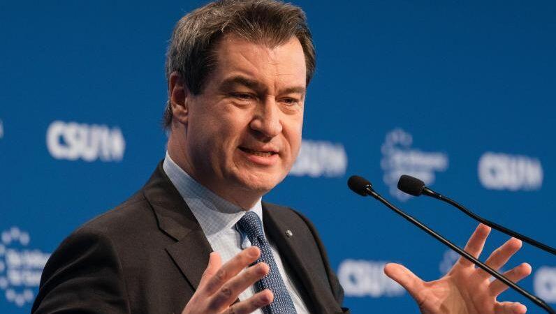 Der bayerische Ministerpräsident Markus Söder (CSU) steht an einem Rednerpult. Foto: Nicolas Armer/Archivibld Der bayerische Ministerpräsident Markus Söder (CSU) steht an einem Rednerpult. Foto: Nicolas Armer/Archivibld