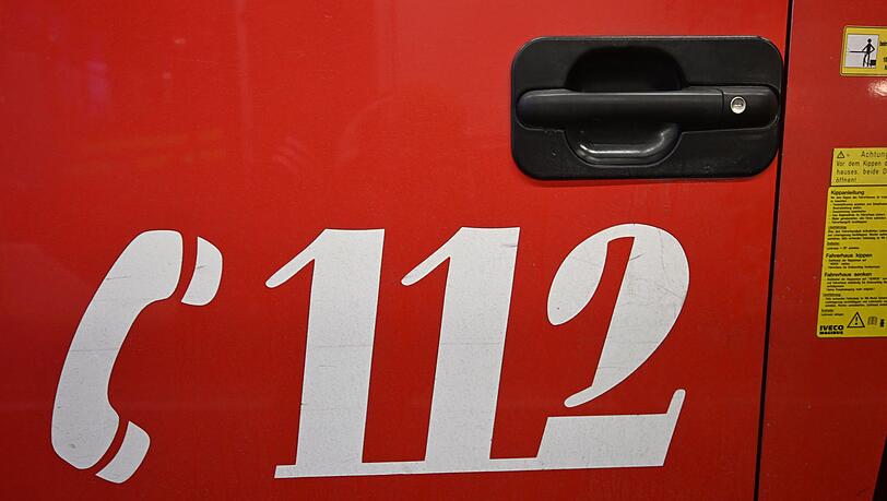 Ein 17-j&auml;hriger Bewohner musste bei dem Brand &uuml;ber den Balkon gerettet werden (Symbolbild).