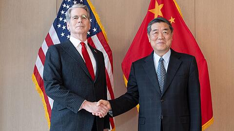 US-Finanzminister Bessent und Chinas Vize-Premier He hatten schon in der Vergangenheit zu Handelsfragen gesprochen. US-Finanzminister Bessent und Chinas Vize-Premier He hatten schon in der Vergangenheit zu Handelsfragen gesprochen.