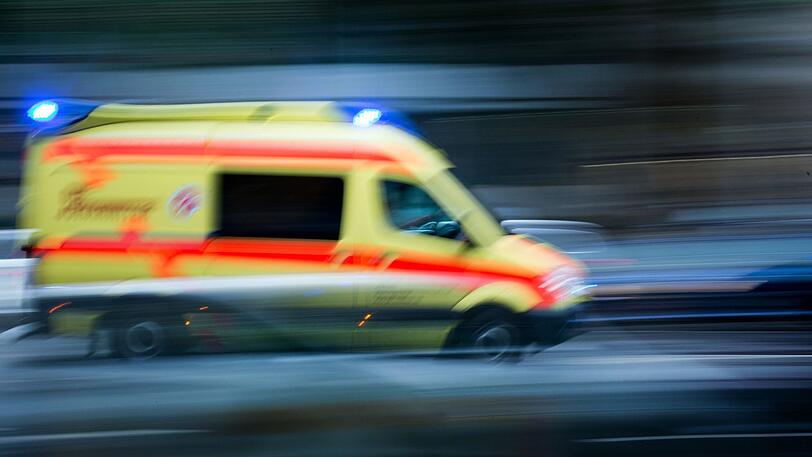 Der Mann raste ohne Berechtigung mit Blaulicht durch München. (Symbolbild)